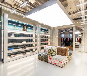 Balenciaga Store Via Montenapoleone Milano